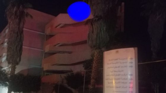 عاجل…الشاب لي هدد يلوح راسو من فوق السبيطار ببني ملال قنعوه يهبط