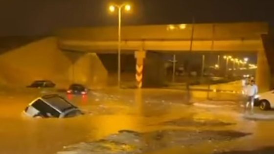الله يلطف… أمطار طوفانية وسيول جارفة تشل الحركة وتغرق سيارات و أحياء العروي والناظور