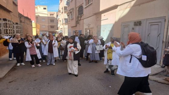 من حقهم… وقفة احتجاجية لأساتذة التعليم الأولي بخنيفرة وبني ملال للمطالبة بالإدماج وتحسين ظروف العمل