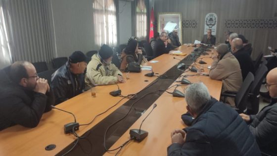 رئيس جماعة بني ملال يجتمع بالكونفدرالية الديمقراطية للشغل و مطالب الشغيلة الجماعية على طاولة الحوار و على رأسها مطرح النفايات و عمال النظافة