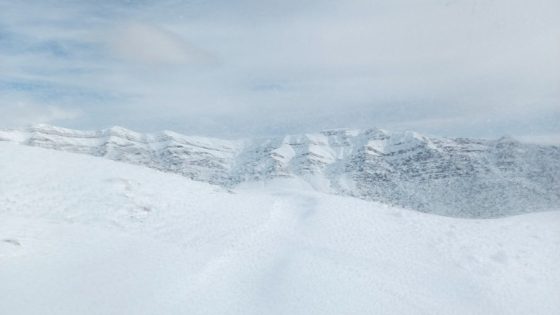 عاجل… عاصفة ثلجية قوية تحاصر طبيب ومرافقَيه وسيارتهم بجبال تنكارف بني ملال والسلطات تتدخل وتنقدهم وتأويهم والجهود متواصلة لفك الطريق المملوءة بالثلوح