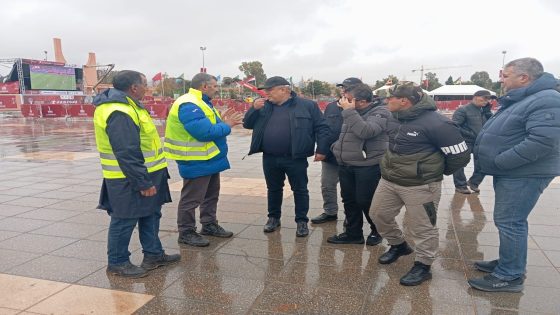 عامل إقليم خنيفرة يتفقد جاهزية فضاء المشجعين المزود بشاشة عملاقة بساحة أزلو لتتبع مقابلات كأس افريقيا