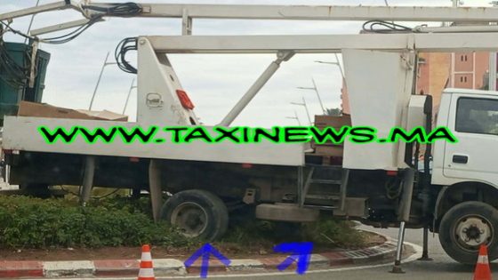 خاصهم يحاولو على هد الاغراس… شاحنات للصيانة تتسبب في إتلاف أغراس حديثة ببني ملال ومواطنون يوجهون دعوات لحماية المدارات