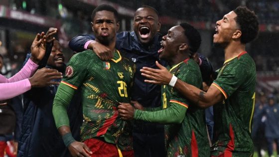 الكاميرون تطيح بمنتخب جنوب إفريقيا و تضرب موعدا ناريا مع المغرب في ربع نهائي “الكان”