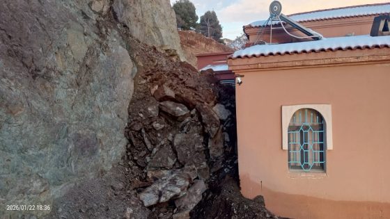 ياربي السلامة وبعد أقل من 24 ساعة… انهيار صخري ثان بدار الأمومة بآيت بوكماز ونجاة سيدة بأعجوبة 