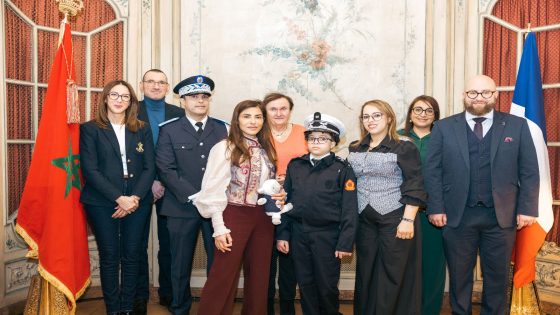 بطل للصمود اليومي… استقبال الطفل نزار المصاب بمرض نادر بسفارة المغرب بباريس