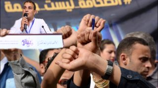 الصحافيون مستاؤون من”خنق” الصحافة بجهة بني ملال خنيفرة ويستغربون تجميد عادل براكات لاتفاقية الدعم الجهوي والرضوخ لضغط اللوبي الإعلامي الرأسمالي وتشجيع الصحافة الموالية لحزبه