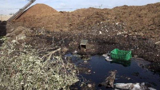 خاص المراقبة… مخلفات معاصر الزيتون تهدد البيئة والفرشة المائية بإقليم بني ملال ومطالب للسلطات للتصدي للمعاصر