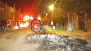 عاجل وبالصور… اشغال الزفت العشوائي ببني ملال تتسبب في حادثة سير لسيارة ونقل السائق لمستعجلات السبيطار لكبير