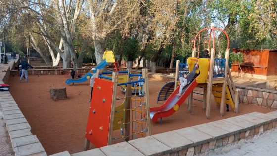 الساكنة تايشكرو الوالي بنرباك ورئيس الجماعة أحمد بدرة… مبادرة الألعاب المجانية ب”الفريگو” ببني ملال تدخل الفرحة على قلوب الأطفال وتنعش فضاءات الترفيه