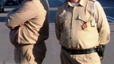 اقصى العقوبات… شفارة تعرضو لمخزني غادي لخدمتو مع الفجر وضربوه بجنوي والكاميرا شداتهم والبوليس عتاقلوهم