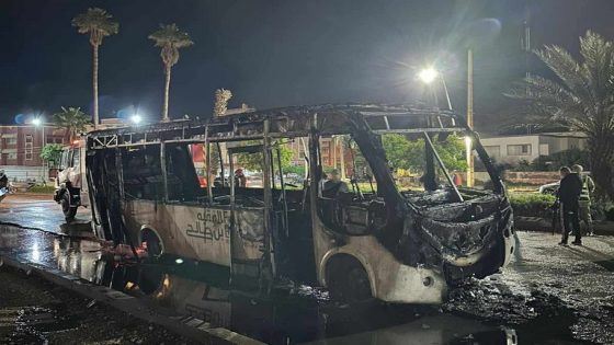 عاجل وياربي السلامة… اندلاع حريق في حافلة للنقل الحضري بين سوق السبت والفقيه بن صالح
