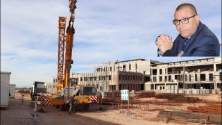 والي جهة بني ملال دار اجتماع موسع وعطا تعليماتو باش يخرجو المشاريع الصحية الكبرى للواقع ويسرعو فالأشغال ديال المستشفى الجامعي والجهوي وكلية الطب ومستشفى جهوي للأمراض النفسية ببني ملال ومشاريع بخريبكة وأزيلال والفقيه بن صالح وتادلة ووادي زم