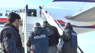 جاتهم الفرصة!… طيارة جاية من تركيا للمغرب وهبطات اضطراريا فمطار ايطاليا وهربو منها 4 المغاربة =التفاصيل=