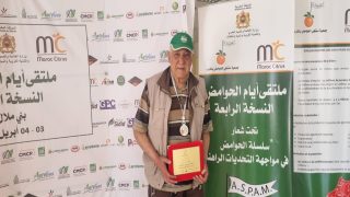 يستاهل… جمعية منتجي الحوامض بالمغرب تكرم أحمد نجاح اللاعب السابق ونجم رجاء بني ملال