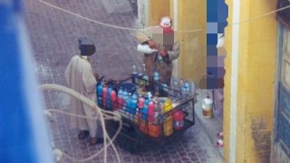 الله يعوضو… بائع “جافيل”بسوق السبت ضحية عملية نصب احترافية وسط استنكار الساكنة والأمن يستنفر عناصره