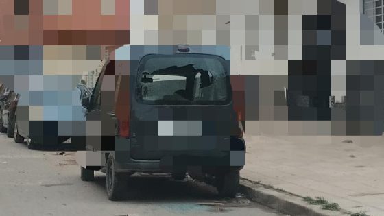 ها لي تانهضرو عليه… مجموعة ديال القاصرين دابزو وتسببو فهلع للساكنة فبني ملال وتكسير سيارة خفيفة