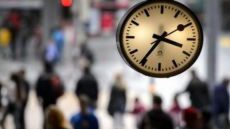 واش هضرة معقولة أم حملة انتخابية!… التسابق بين أحزاب المعارضة لإلغاء الساعة الإضافية بين رهانات الخطاب السياسي وضغط الشارع