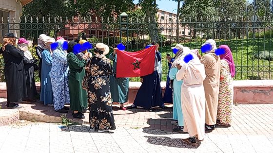 بغاو حقهم… العيالات من دوار جغو ببني ملال مشاو أمام العمالة وتايحتجو بسبب الإقصاء من مشروع الواد الحار والعمالة فتحت معهم الحوار