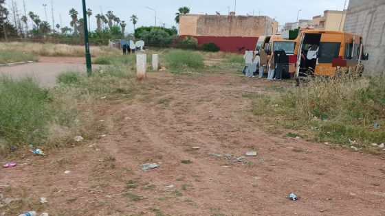 استفزازات غير مقبولة من التلاميذ لشخص يعاني اضطرابات نفسية وتبادل للرشق بالحجارة وسط غضب وتخوف الساكنة قرب حي “المنظر الجميل” بسوق السبت