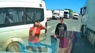 سخونية الراس ترجع بالندامة… 15 سنة سجنا نافذا لسائق سيارة نقل المستخدمين في واقعة اعتدائه على سائق شاحنة