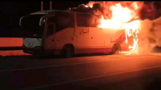 عاجل والسلامة… حريق مهول يأتي على حافلة لنقل المسافرين بالطريق الجهوي رقم 114
