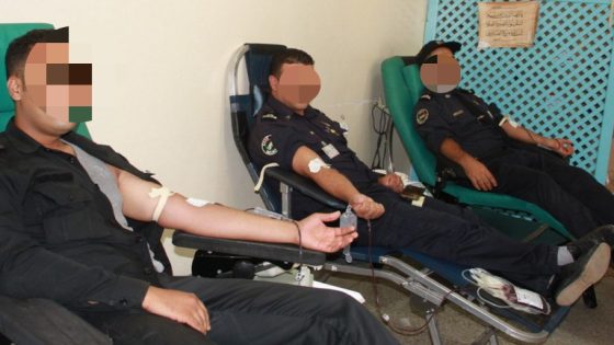 الله يعطيهم الصحة ومشاو لسبيطار وتبرعو لو بالدم ونقذوه… مبادرة إنسانية وتطوعية لعناصر من الأمن الوطني ببني ملال تسعف مواطنا من سوق السبت يعاني من فقر الدم الحاد