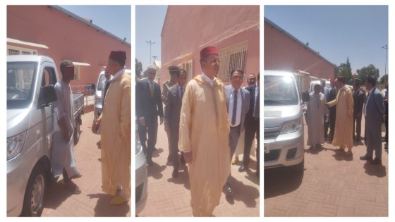 منعوهم ولكن عطاوهم البديل وهادو هما المشاريع لي بغاو المواطنين من المبادرة… عامل الفقيه بن صالح يشرف على توزيع 15 سيارات نقل البضائع لفائدة الشباب من أصحاب العربات المجرورة بالحصان