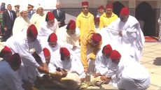 جلالة الملك يؤدي صلاة العيد وينحر الأضحية عنه وعن شعبه