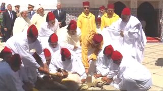 جلالة الملك يؤدي صلاة العيد وينحر الأضحية عنه وعن شعبه