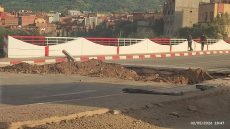 بالصور و بعد تدشينها بأيام قليلة من طرف الوزير… قنطرة واومنة تثير الجدل بعد ظهور أعطاب مفاجئة ومتكررة وإعادة حفر جنباتها 