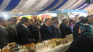 كاتب الدولة فالصناعة التقليدية ووالي الجهة وعامل الفقيه بن صالح افتاتحو الدورة الخامسة لمعرض الاقتصاد الاجتماعي والتضامني بالفقيه بن صالح