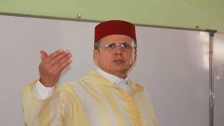 هدي هي الانسانية… مبادرة إنسانية راقية لمحمد قرناشي تدخل فرحة العيد إلى قلوب نزلاء مركز الأشخاص بدون مأوى بالفقيه بن صالح