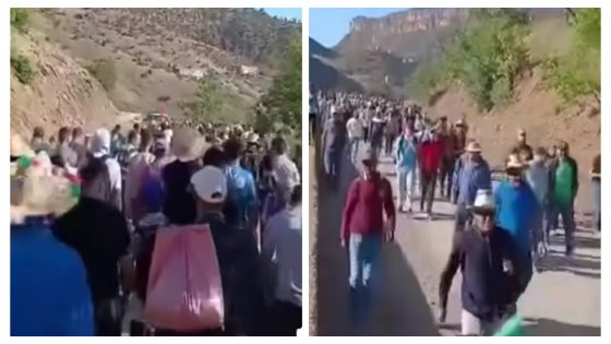 ساكنة دواوير بجماعة تفني بأزيلال تخوض مسيرة احتجاجية على الأقدام للمطالبة بفك العزلة وتبسيط مساطر رخص البناء