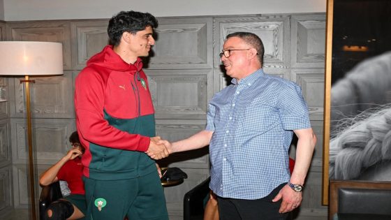 لقجع يشحذ همم الأسود قبل موقعة البرازيل.. زيارة تحفيزية بمقر إقامة المنتخب في نيوجيرسي