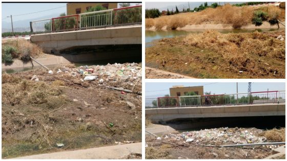 ساكنة سيدي جابر تشتكي من انتشار الأزبال والروائح الكريهة بقنطرة الواد الخضر وتطالب السلطات بإزالة أنبوب يعيق مجرى الماء