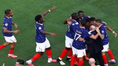 فرنسا تعبر إلى ربع النهائي بصعوبة وموعد مرتقب مع المنتخب الوطني المغربي