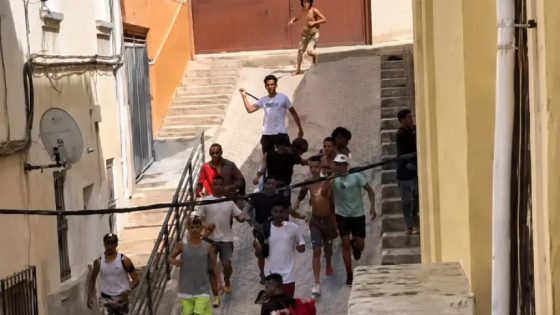 تجويع ومنع الماء والطعام واعتداءات إسبان ب”الزراوط” على مهاجرين مغاربة في سبتة المحتلة تثير غضبا واسعا بين غضب المغاربة