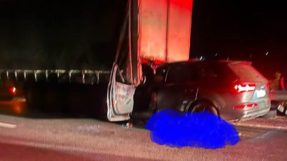 عاجل ويالطيف والله يرحمها… واحد الطوموبيل دخلات فكاميو فلوطورت بين بني ملال وبرشيد وماتت الزوجة بعين المكان