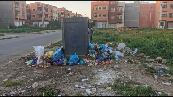 جابو ليهم الطاروات ديال أحياء أخرى!… ساكنة منزه الأطلس ببني ملال تستنكر تحويل ساحة الحي إلى مطرح للنفايات وتطالب المسؤولين بالتدخل